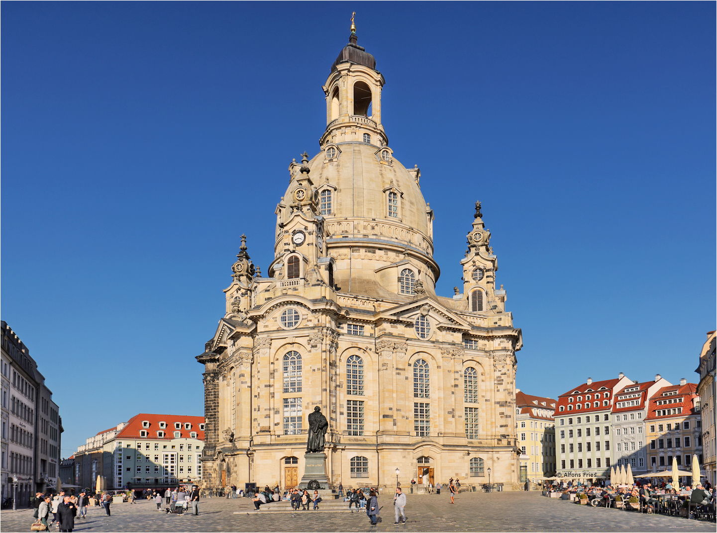 Die berühmte Dresdner Frauenkirche, ... 1/3