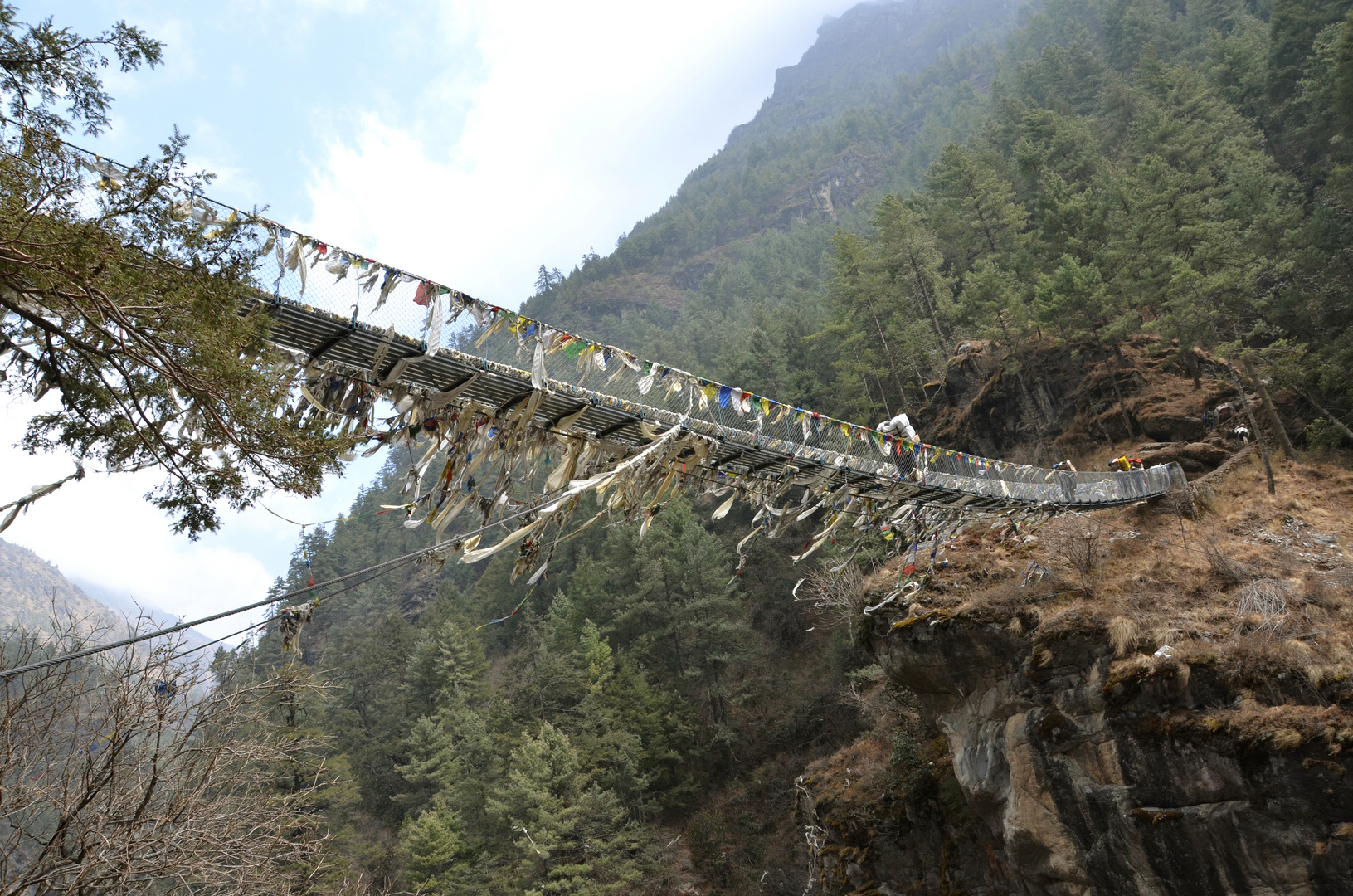 Die berühmte Hillary-Brücke vor dem steilen Aufstieg nach Namche Bazar