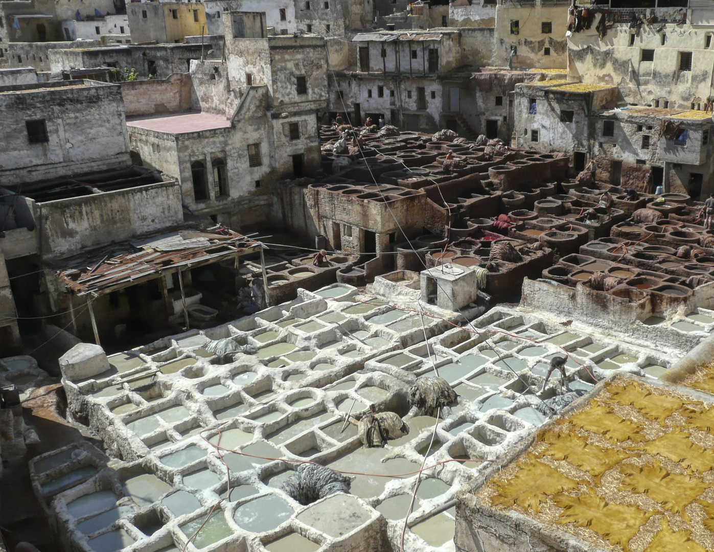 Die berühmten Ledergerbereien in Fez. 