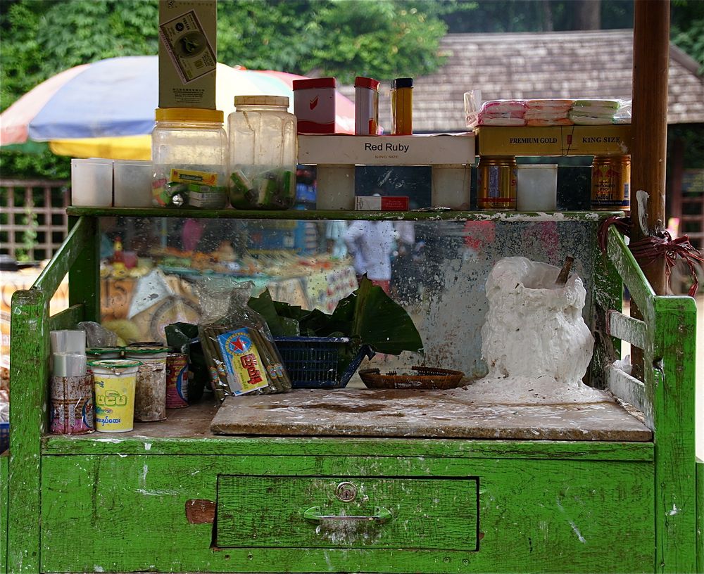 die betelblattfaltwerkstatt für kau-fans :-), kalaw, burma 2011