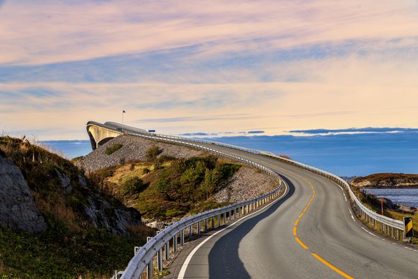 die betrunkene Brücke, Atlantikstrasse