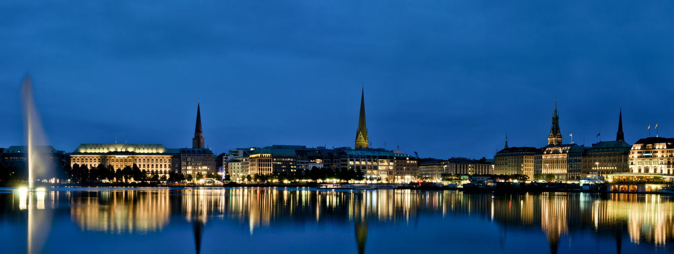 Die Binnenalster bei Nacht