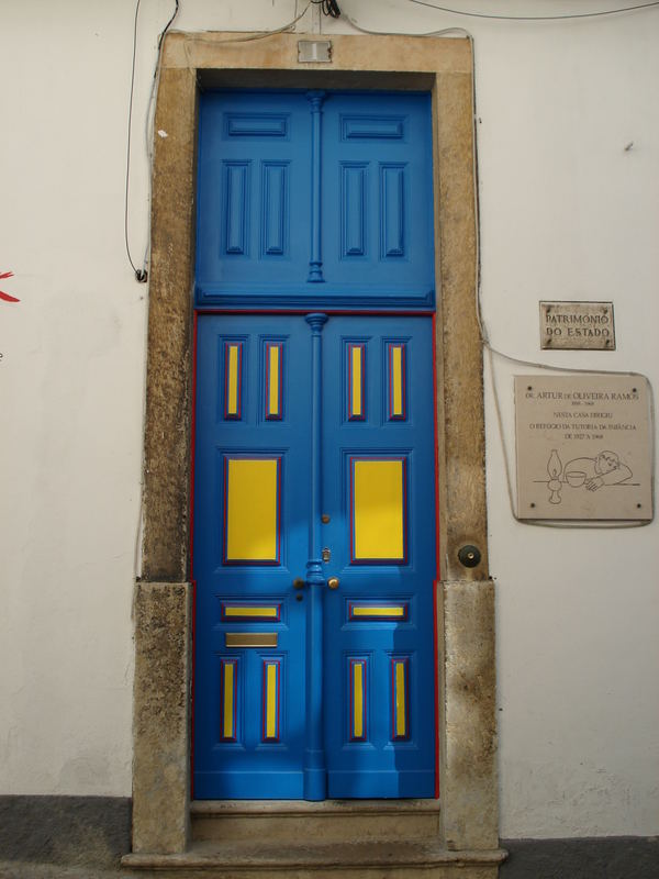 ... die blau-gelbe Tür... irgendwo in Lissabon