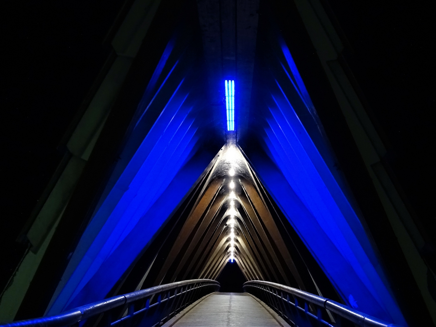 Die blaue Brücke