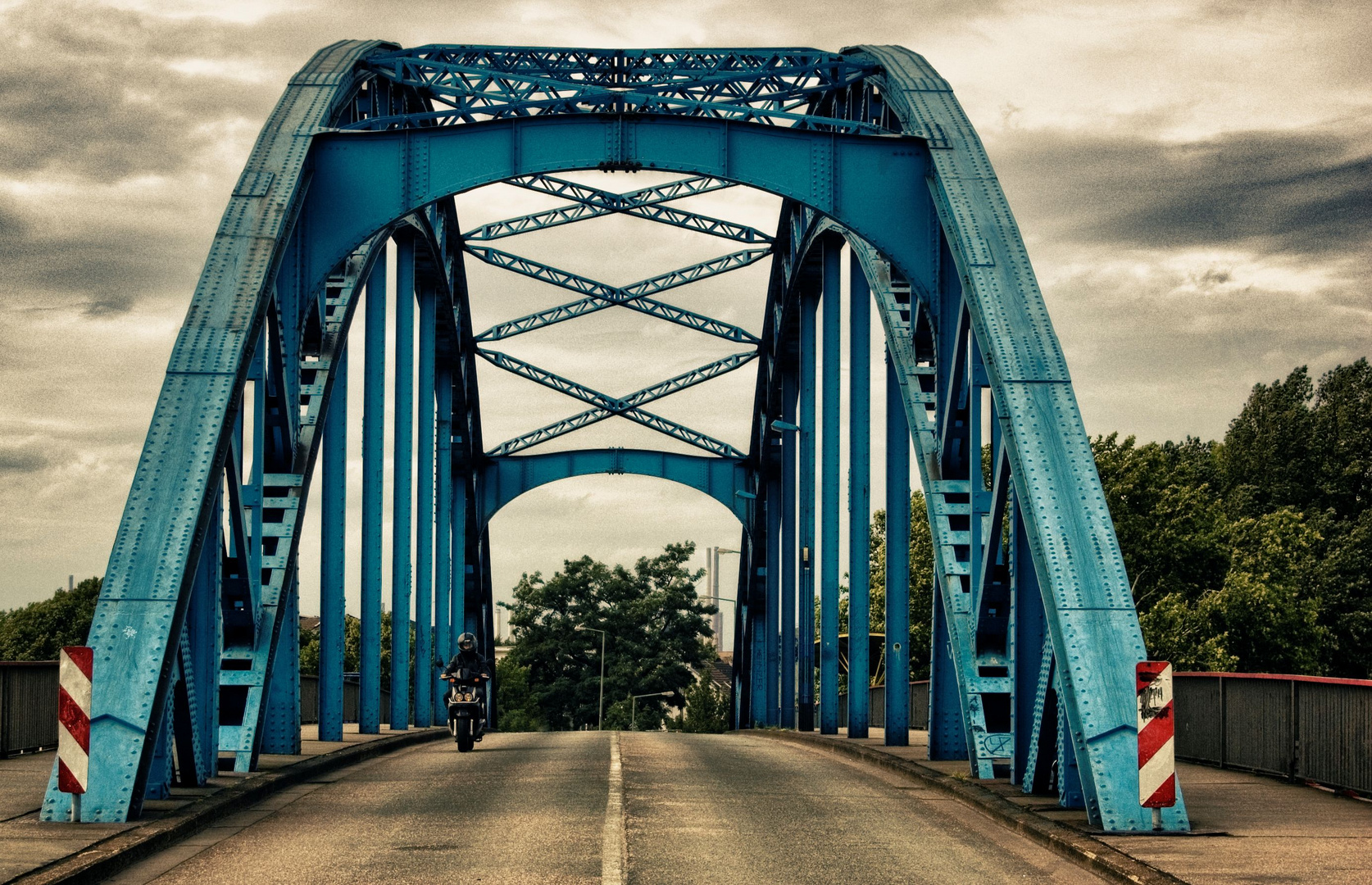 Die blaue Brücke