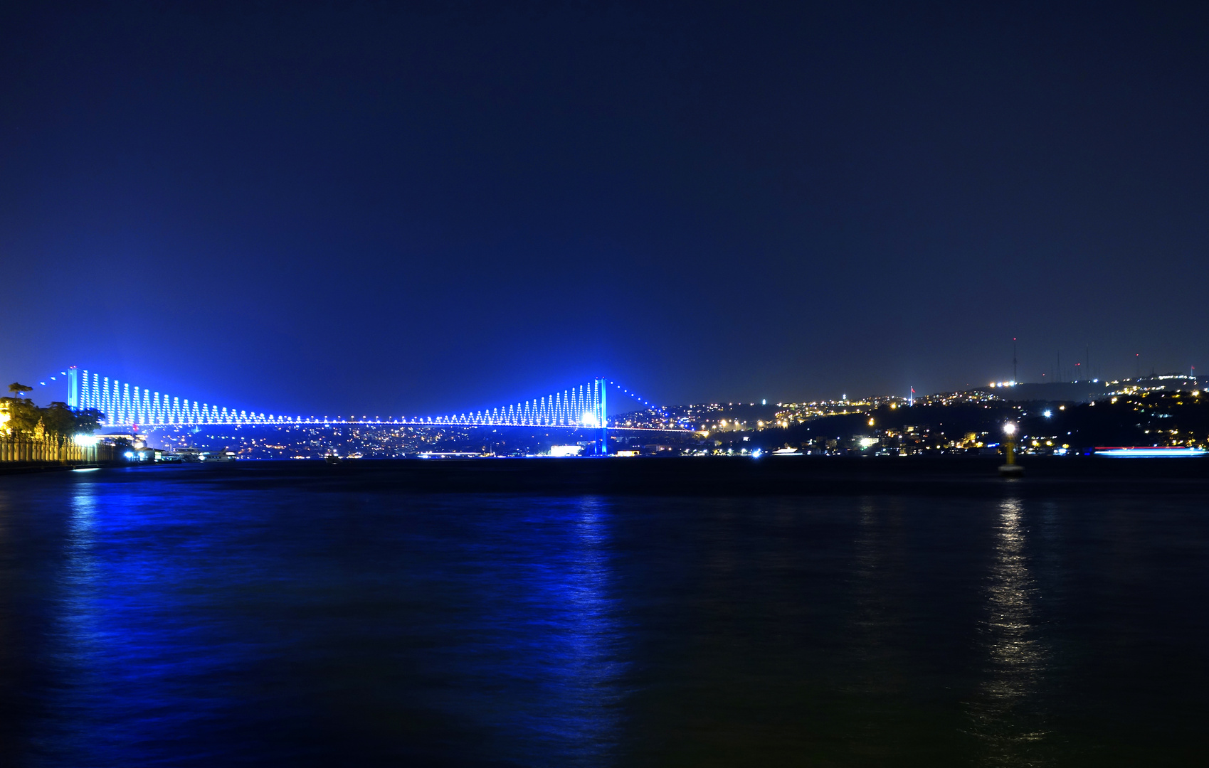 Die blaue Brücke am Bosporus