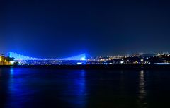 Die blaue Brücke am Bosporus