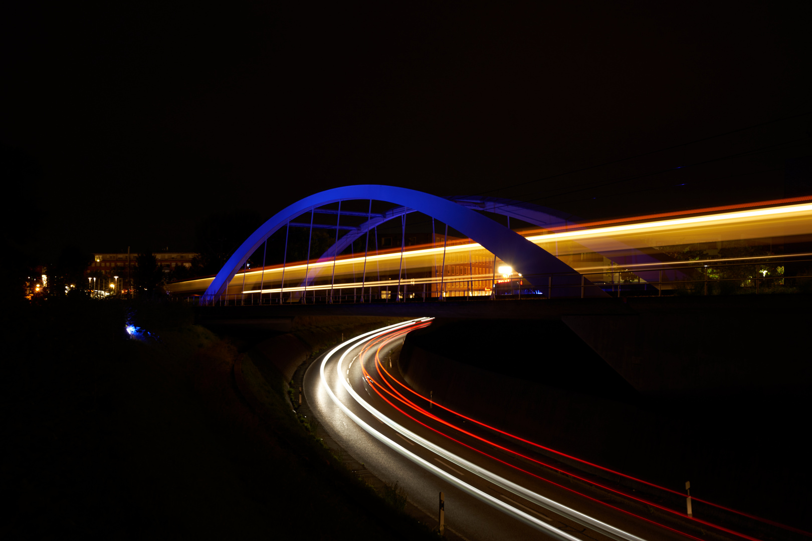 Die blaue Brücke bei Nacht