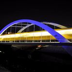 Die "Blaue Brücke" der gelben Bahnen