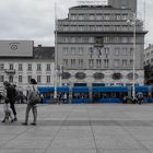 die blaue Staßenbahn