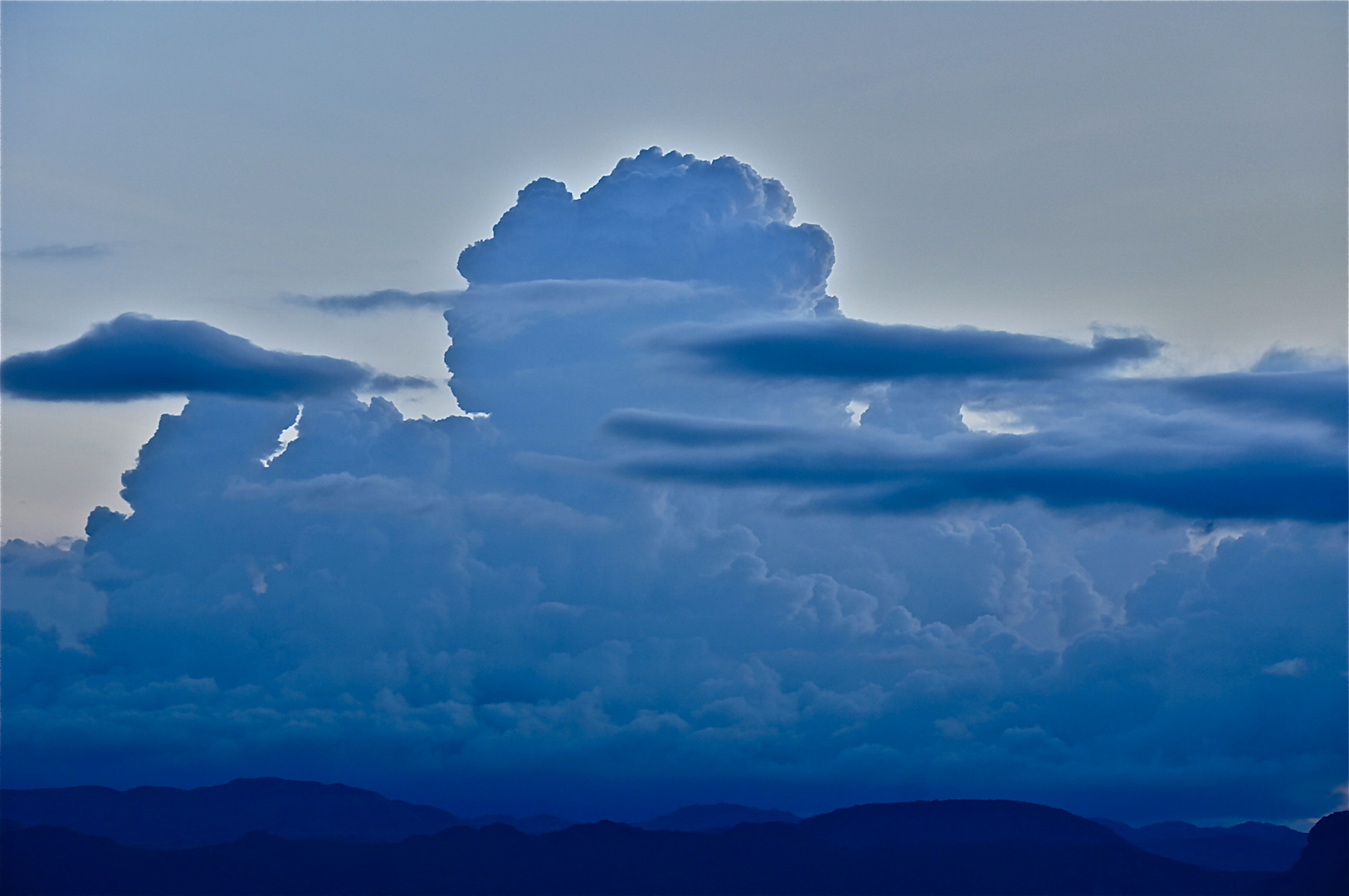 die blaue stunde am inle see, burma 2011