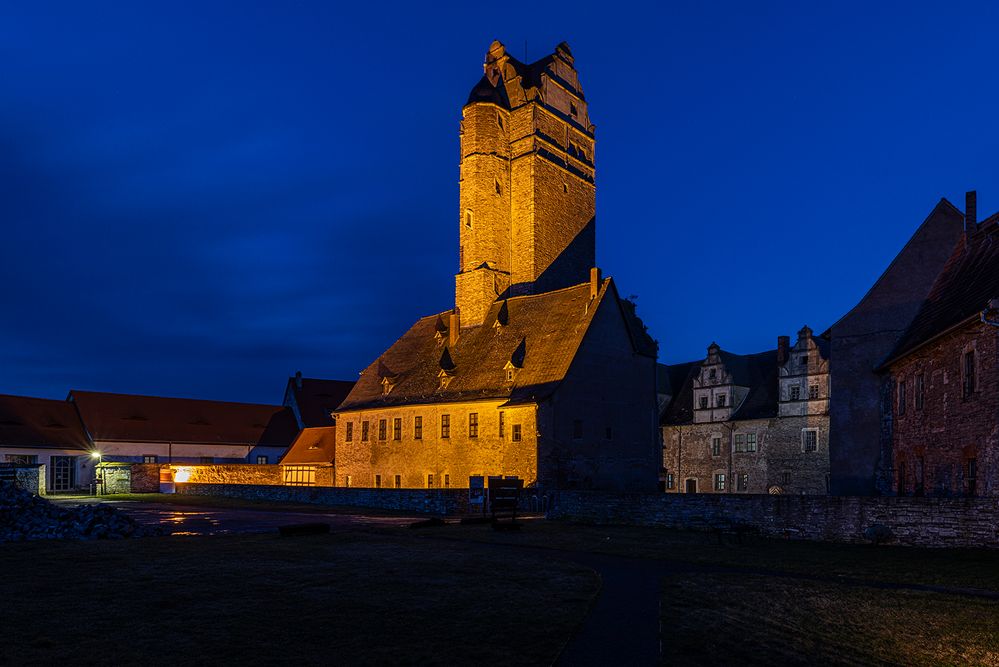 Die Blaue Stunde mit beleuchtetem Schloß...