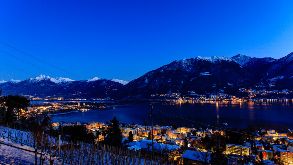 Die blaue Stunde über dem Lago