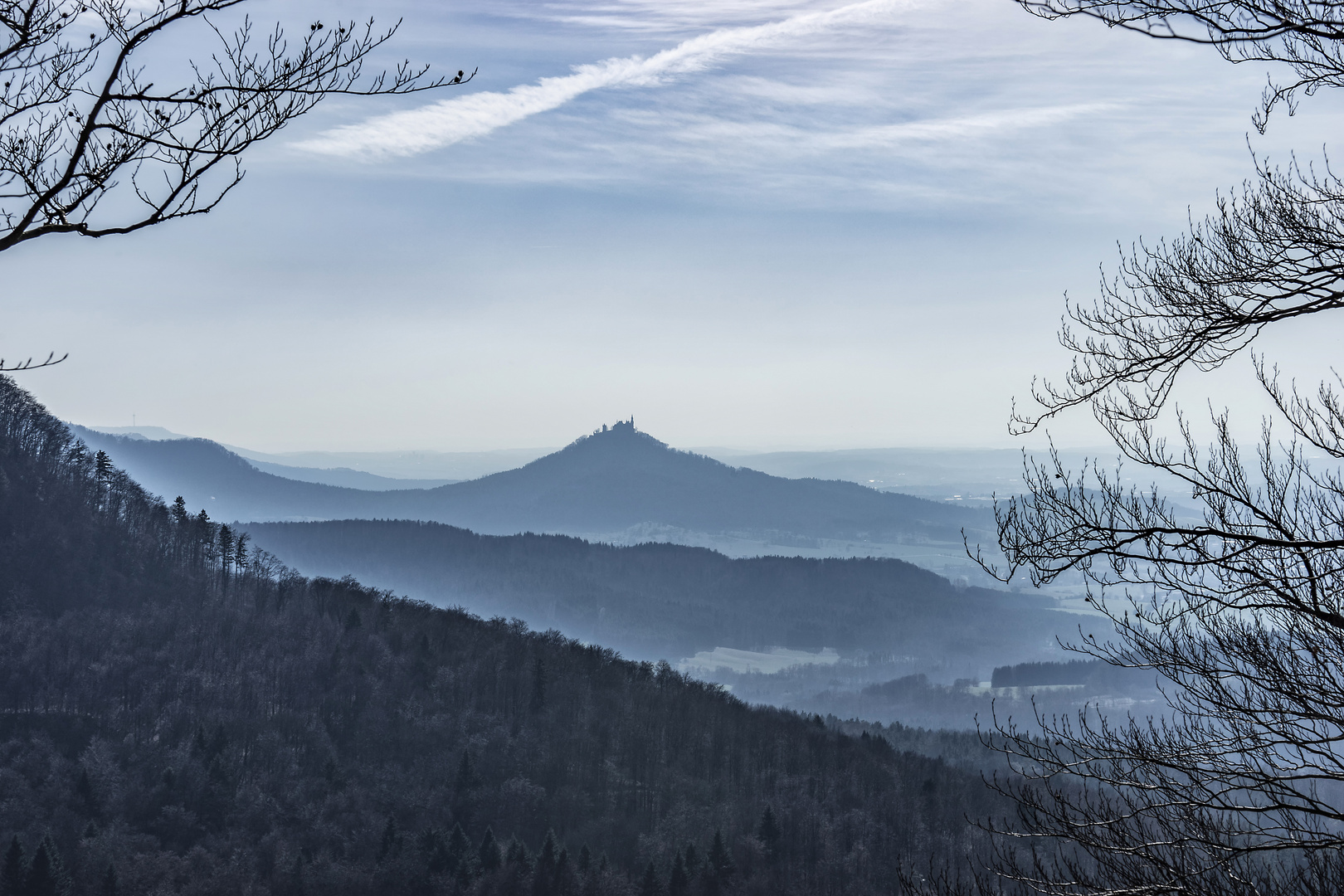 Die blauen Berge Foto & Bild | baum, natur, burg Bilder auf fotocommunity