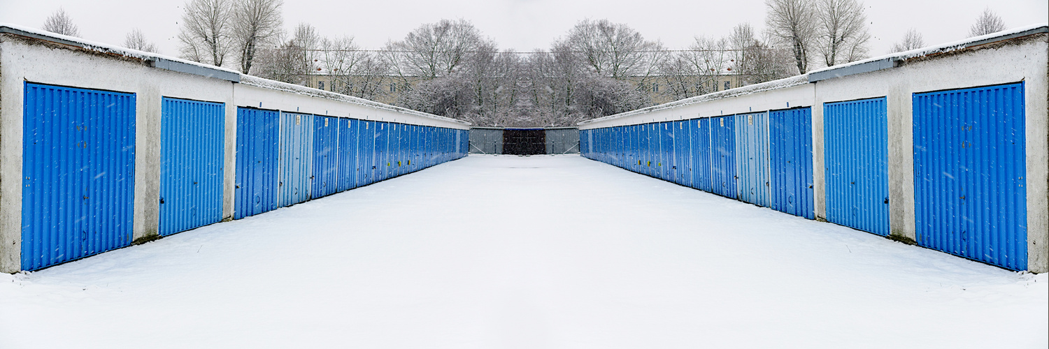 Die blaue(n) Garage(n)