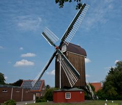 Die Bockwindmühle in Dornum (1)