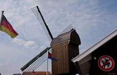Die Bockwindmühle in Dornum (2)