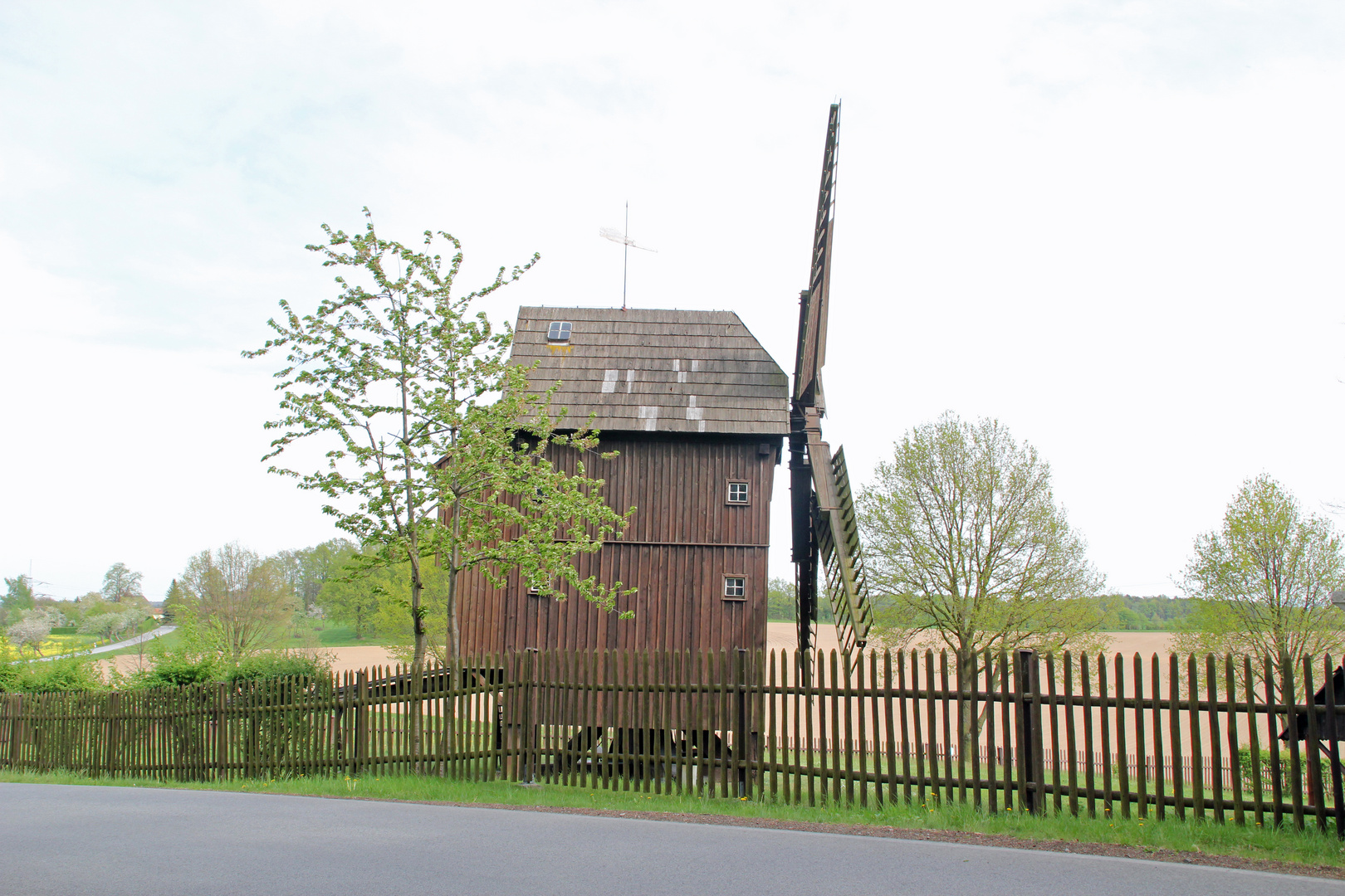 Die Bockwindmühle Luga bei Bautzen