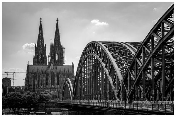 Die Bögen vor den Türmen
