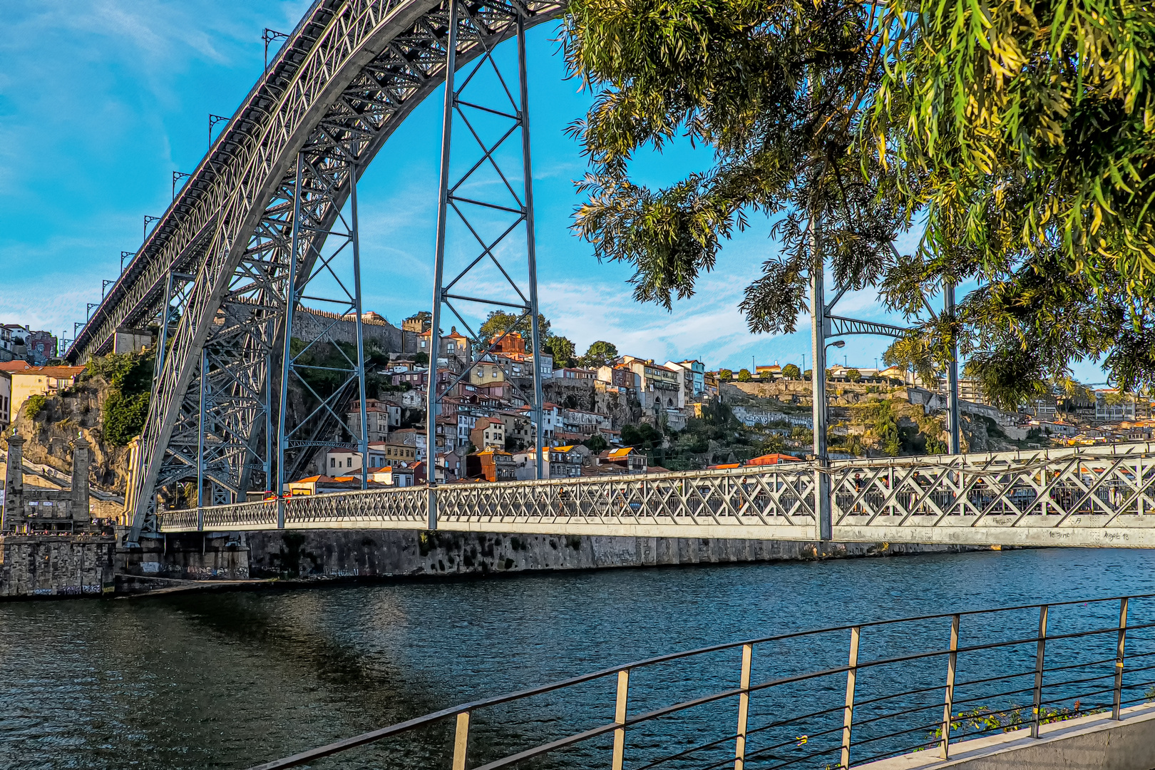 Die Bogenbrücke in Porto