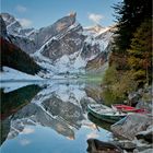 Die Boote am Bergsee