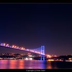 Die Bosporusbrücke bei Nacht