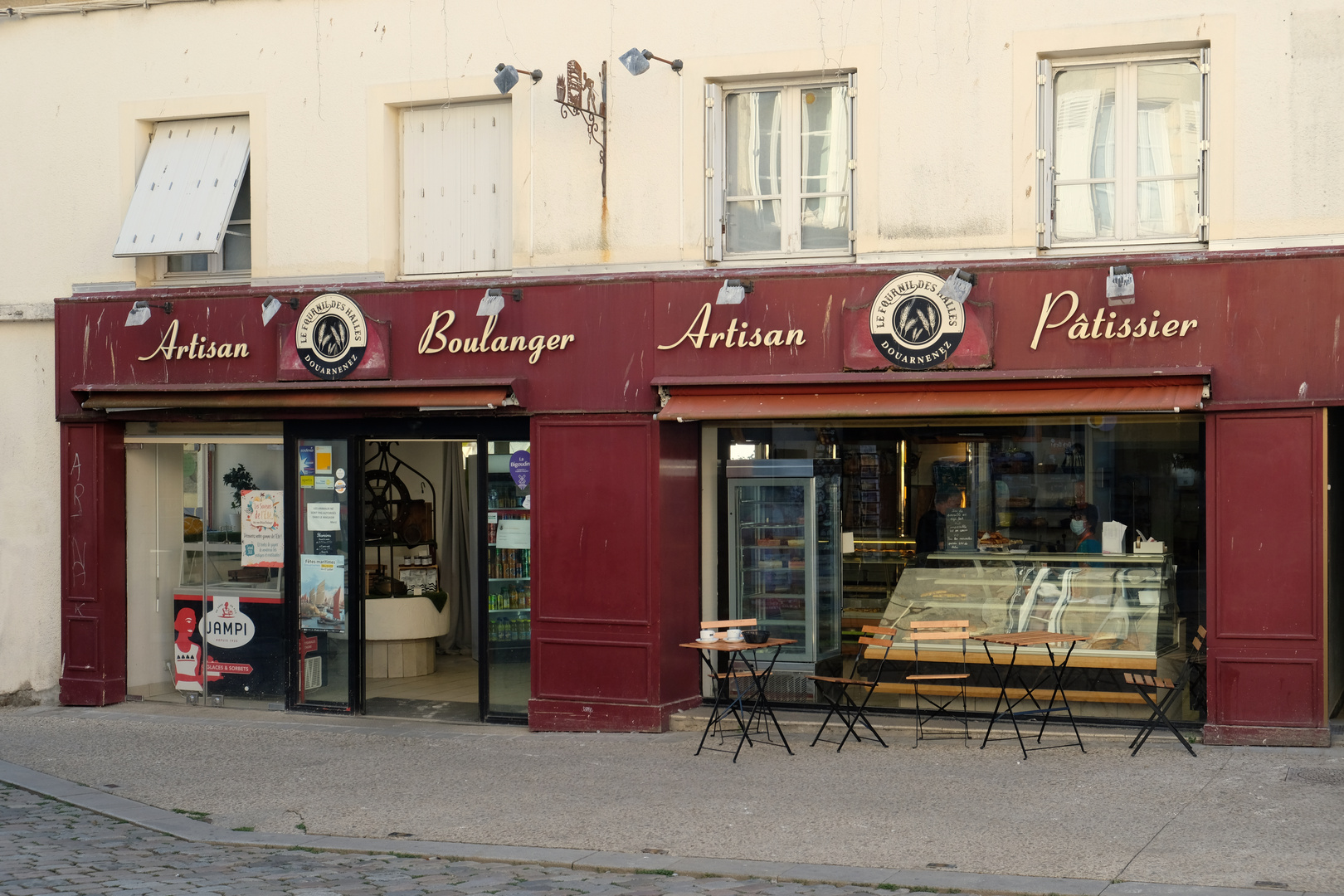 die Boulangerie um die Ecke