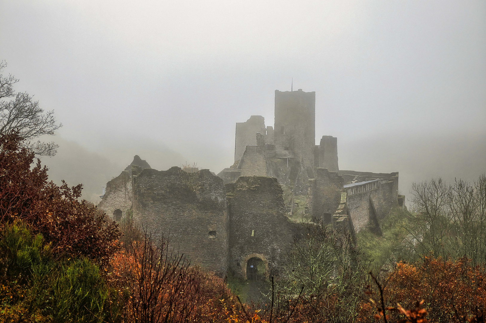 Die Brandenburg im Nebel