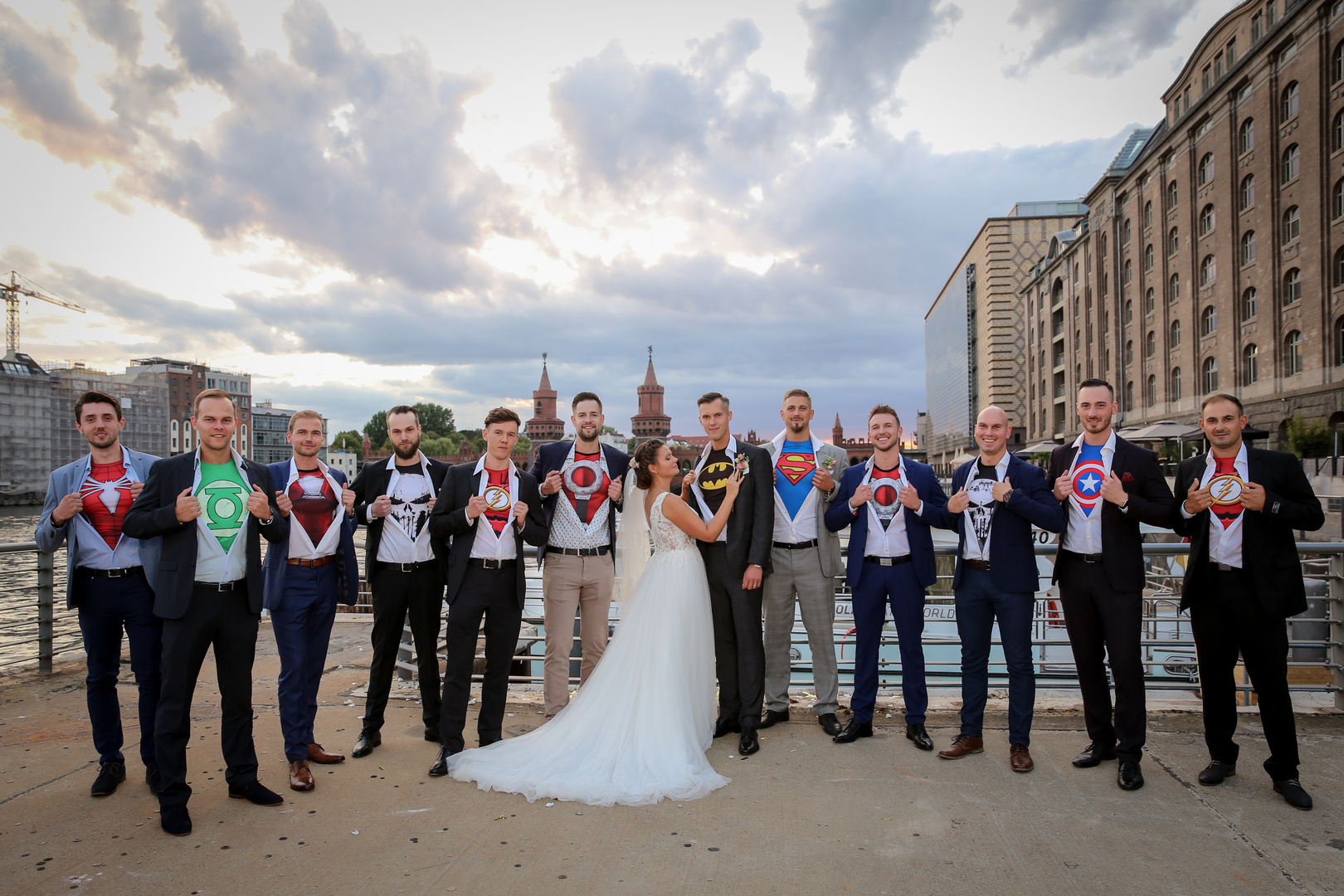 Die Braut und ihre Superhelden 