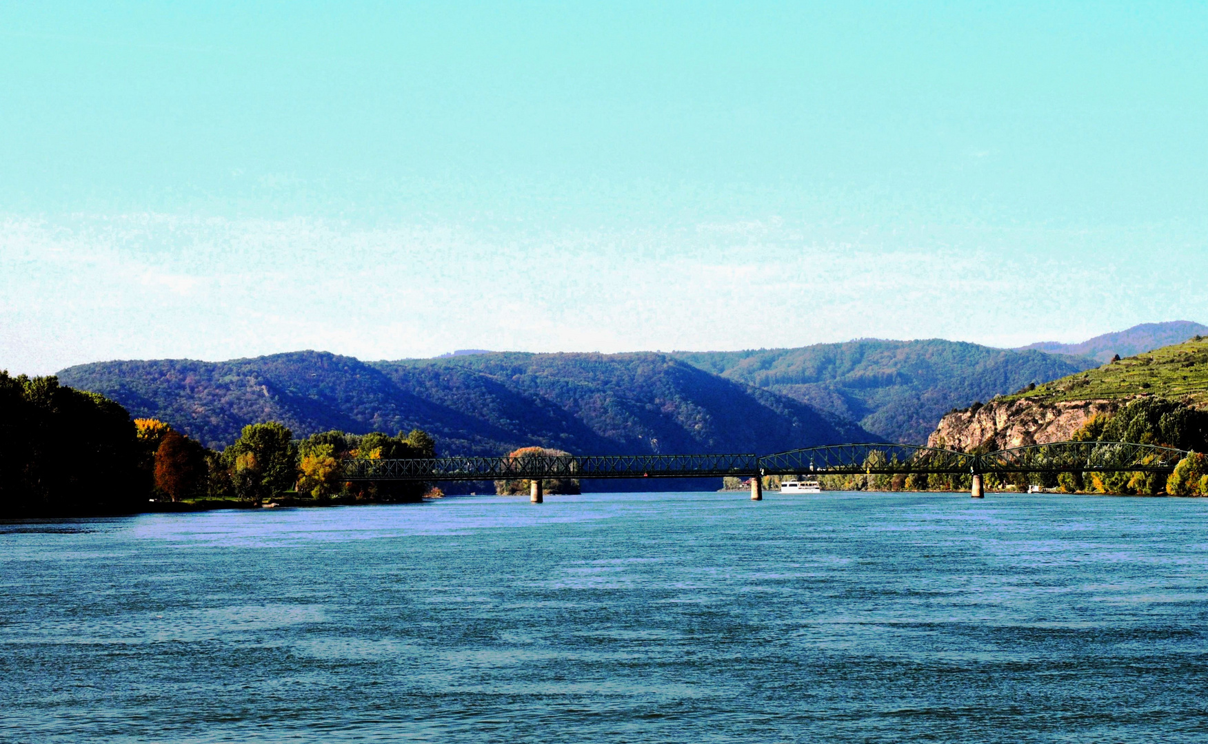 Die Breite der Donau - hier bei Krems