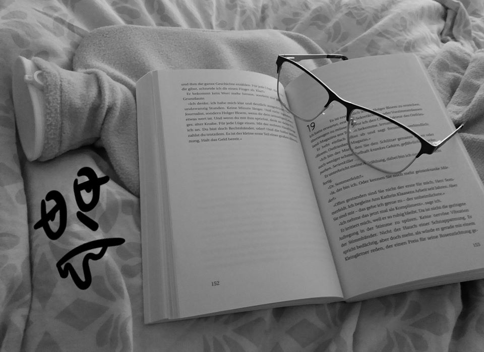 Die Brille, das Buch und die Wärmeflasche