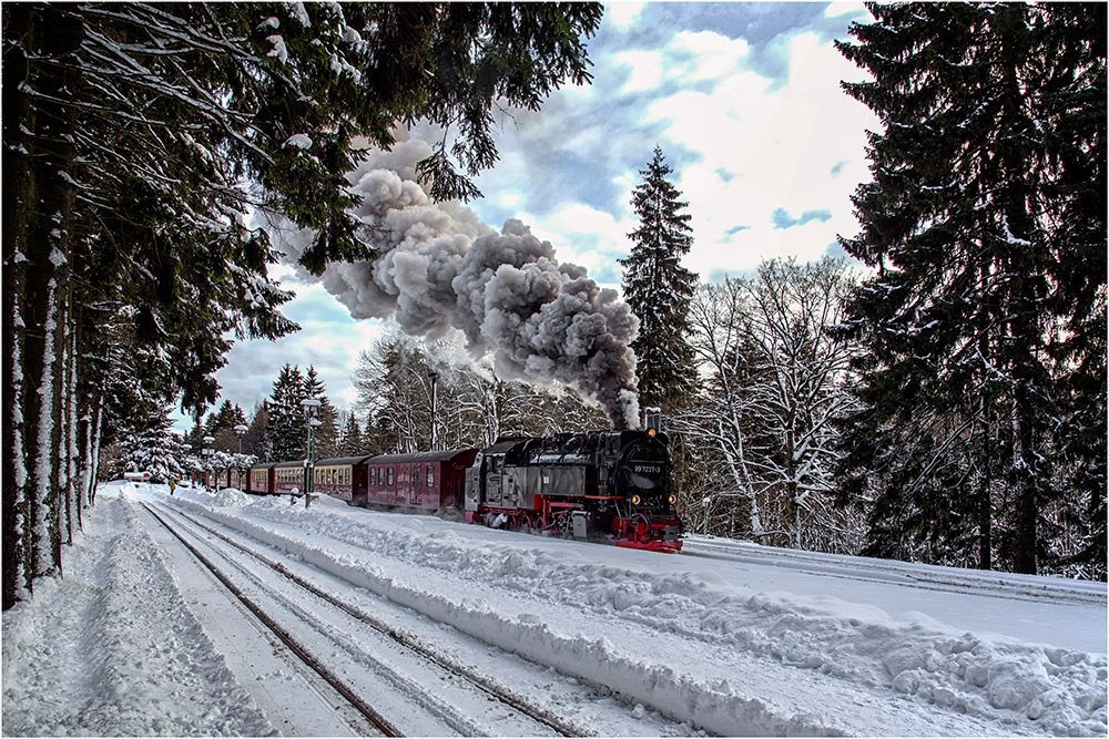 Die Brockenbahn in Drei Anne Hohne auf der Fahrt zum Brocken