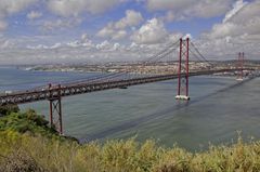 Die Brücke "25. April" in Lissabon