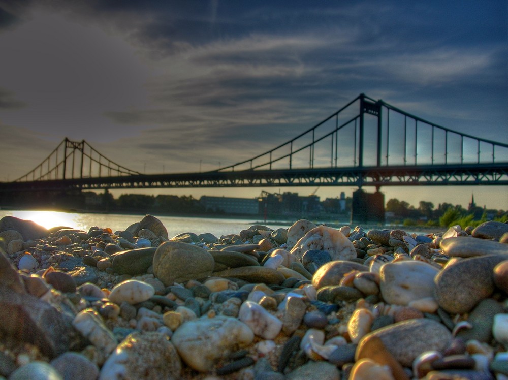 Die Brücke am Fluss