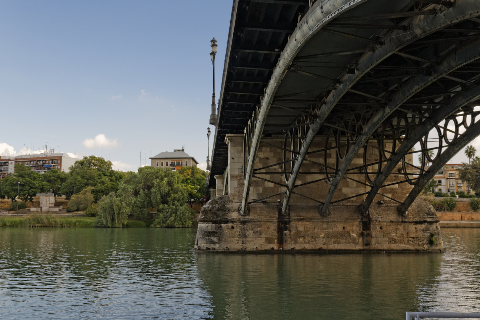 Die Brücke am Fluss