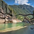 die Brücke am Fluss