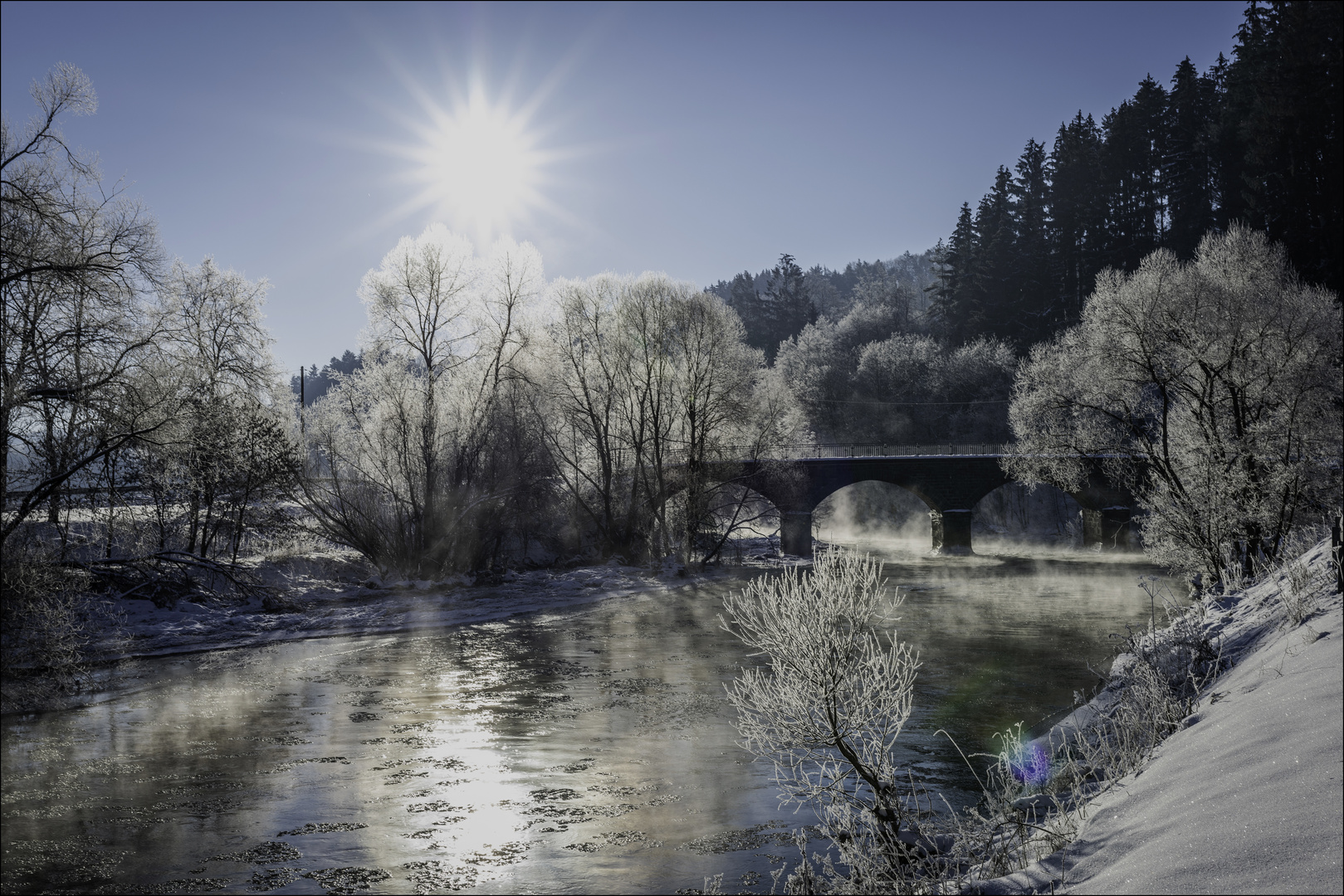 Die Brücke am Fluss