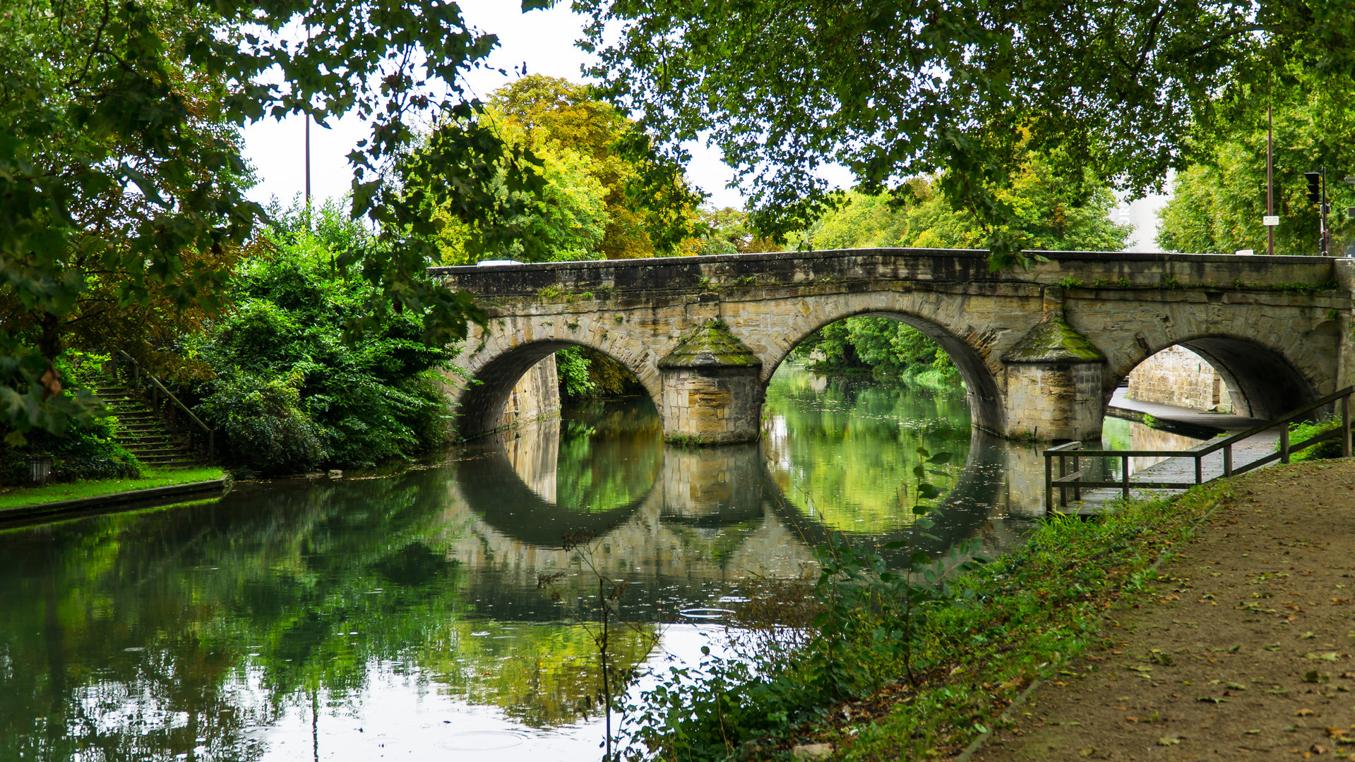 Die Brücke am Fluss