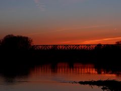 Die Brücke am Fluß