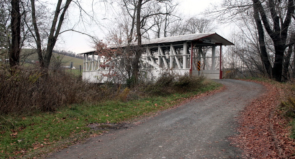 Die Brücke am Fluß