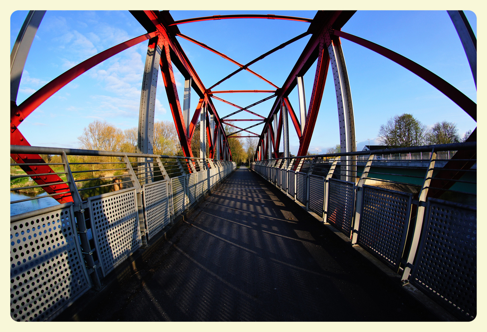 Die Brücke am Fluss