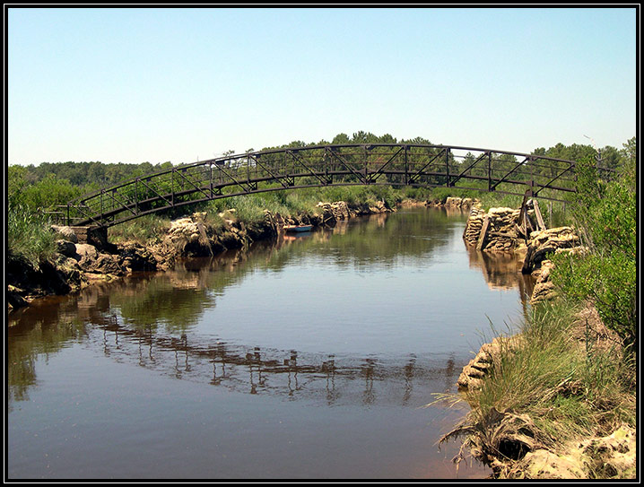 Die Brücke am Fluss