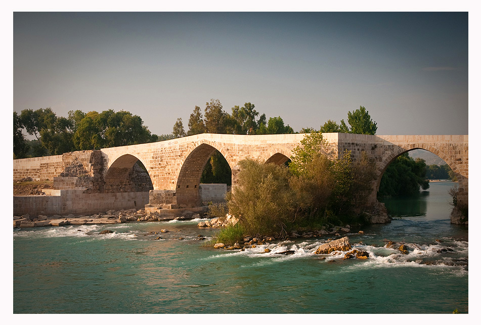 Die Brücke am Fluss