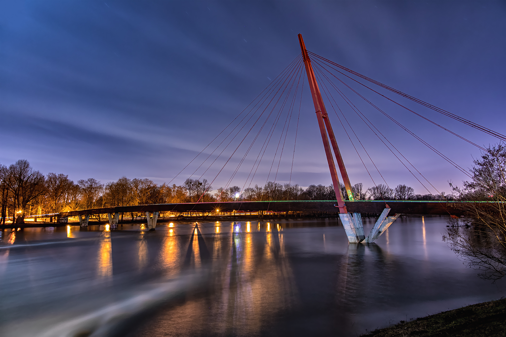 Die Brücke am Wasserfall...