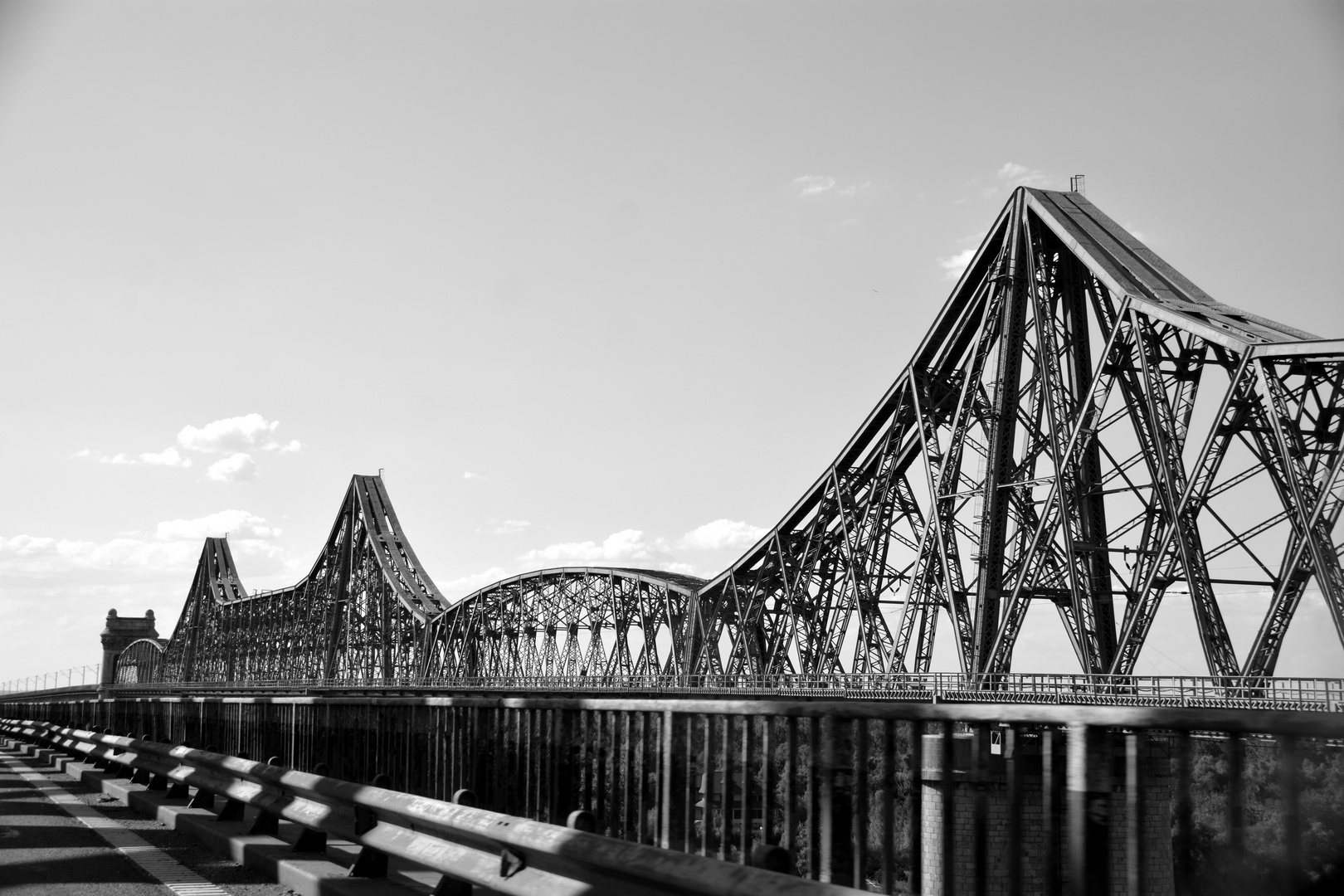 DIE Brücke! (aus fahrendem Auto fotografiert)