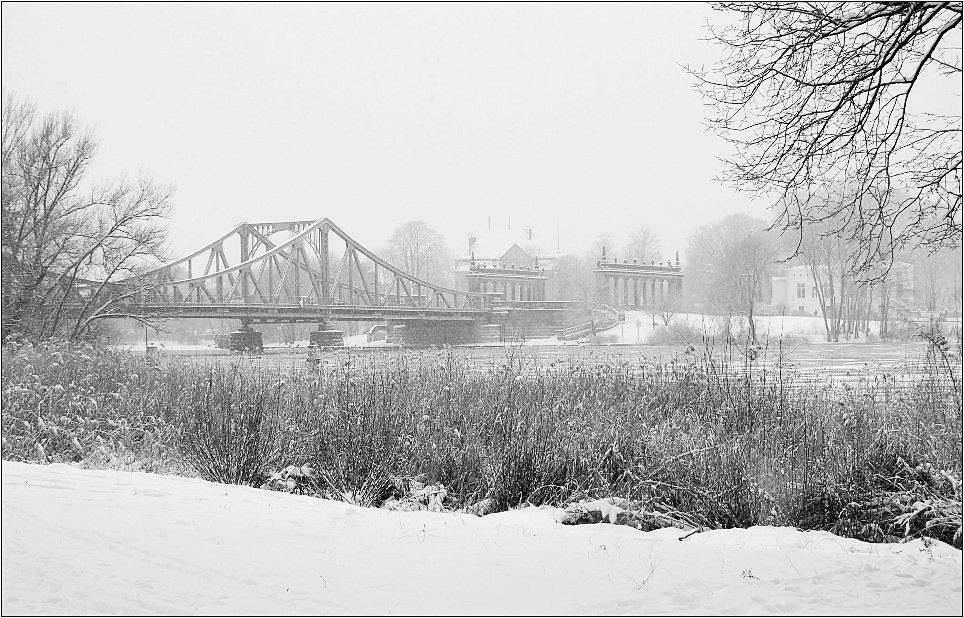 die Brücke bzw. DIE Brücke