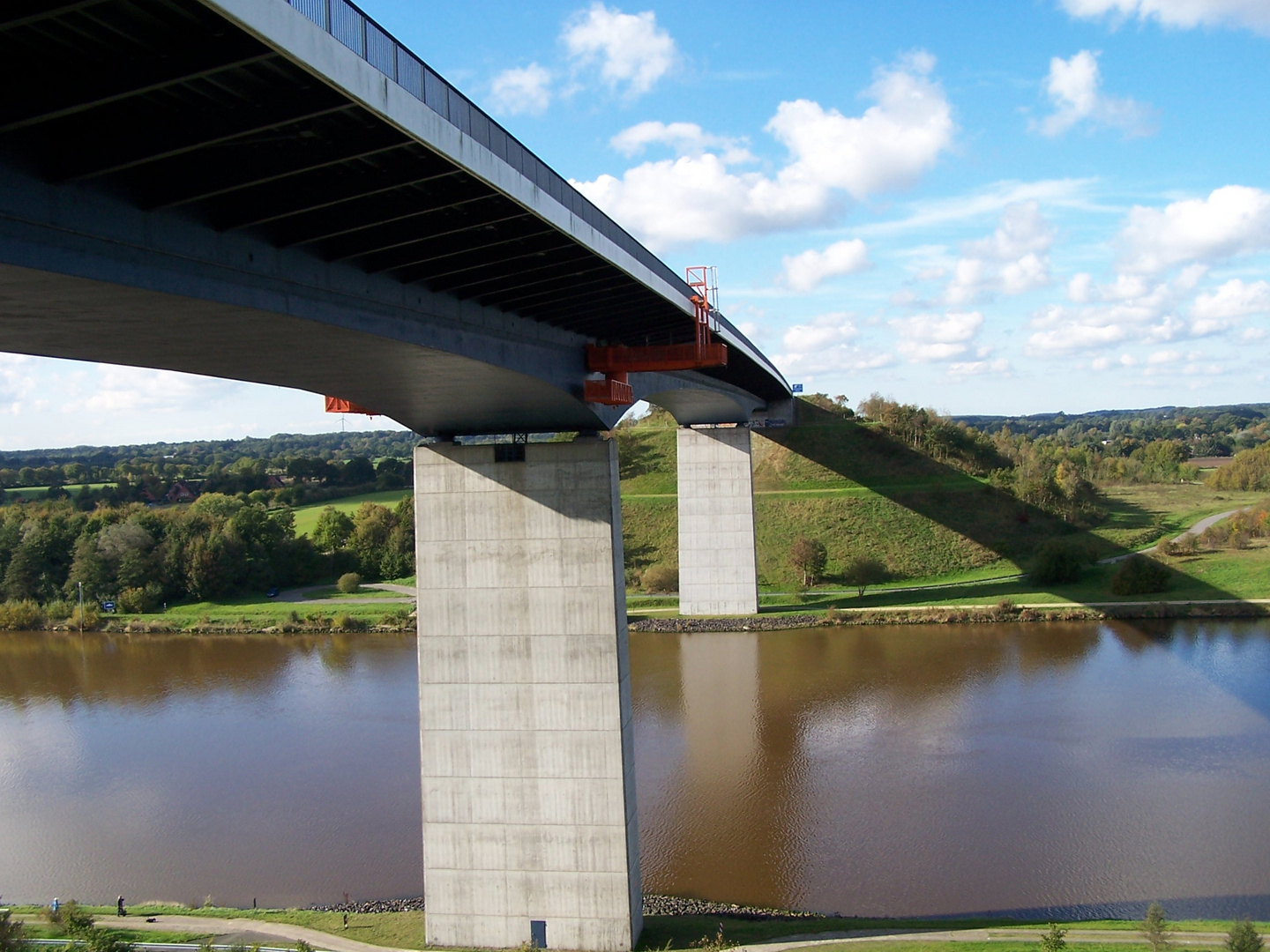 Die Brücke der A23 über den Nord-OstseeKanal