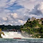 Die Brücke, der Rheinfall und das Schloß