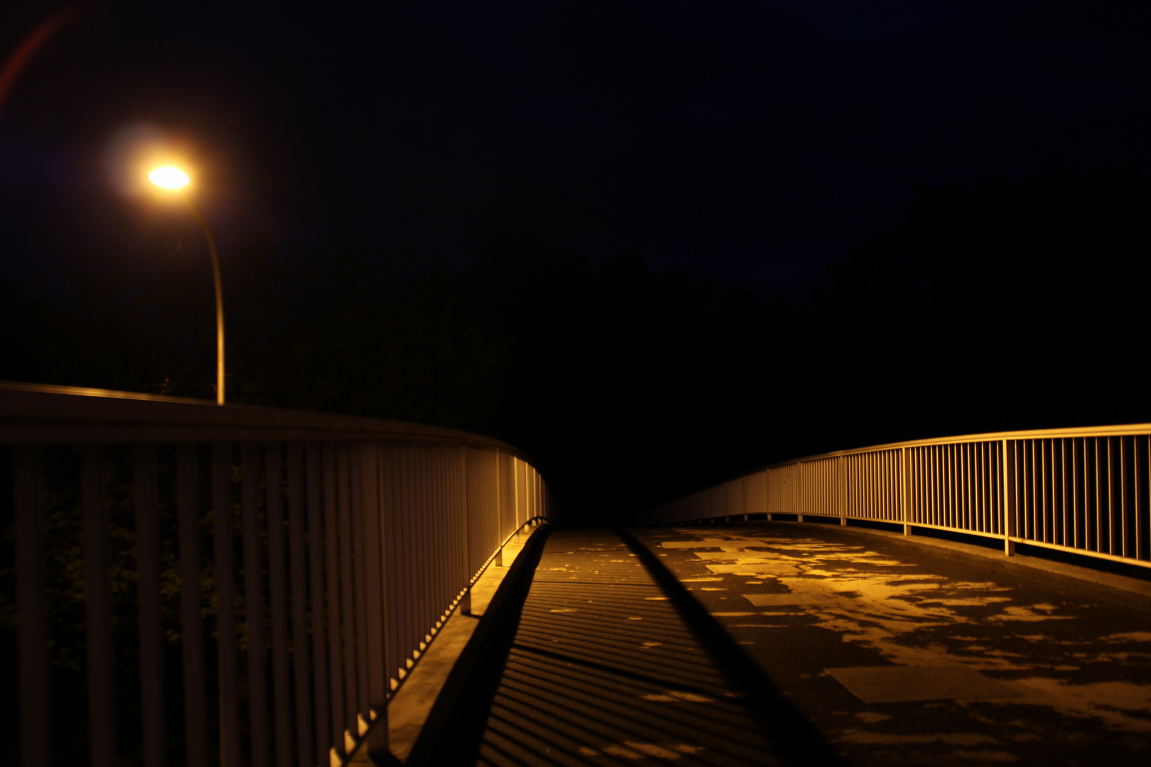 Die Brücke, die ins Nirgendwo führt