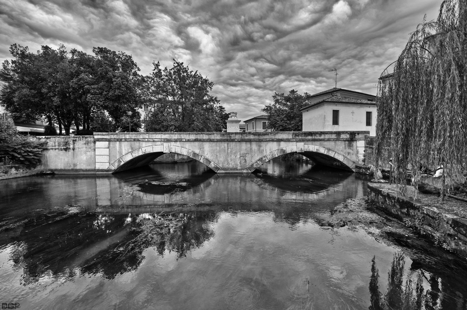 Die Brücke - Dienstag ist Spiegeltag